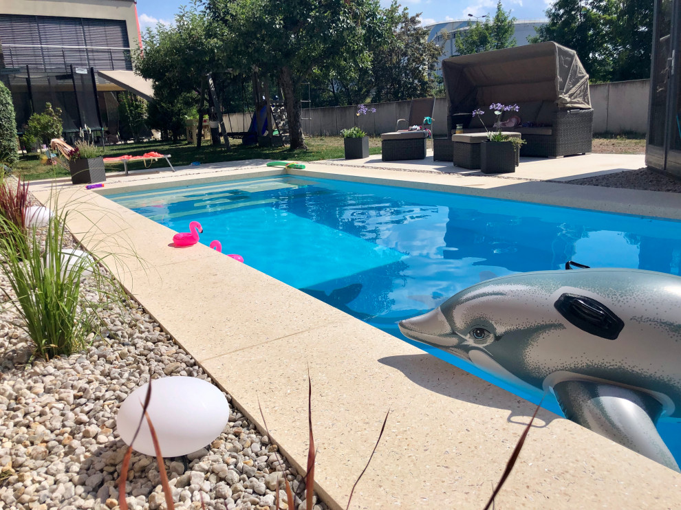 Moderner Pool in Sonstige