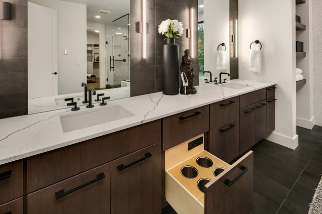 The Delhi Master Suite Bath modern-badezimmer
