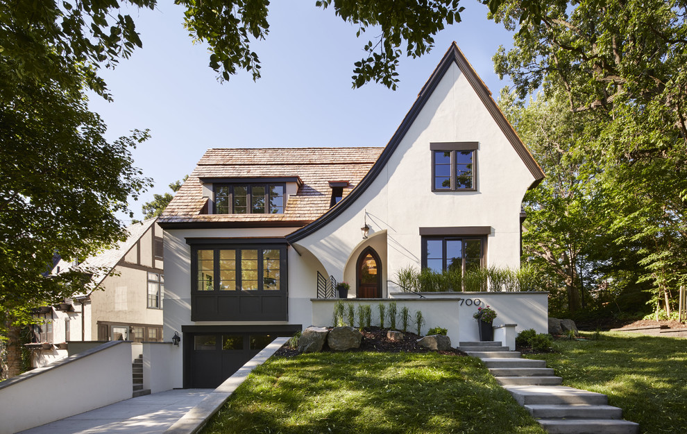 Mid-sized transitional two-storey stucco white exterior in Minneapolis with a gable roof.