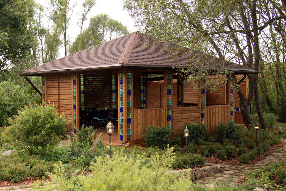 Сад у ручья