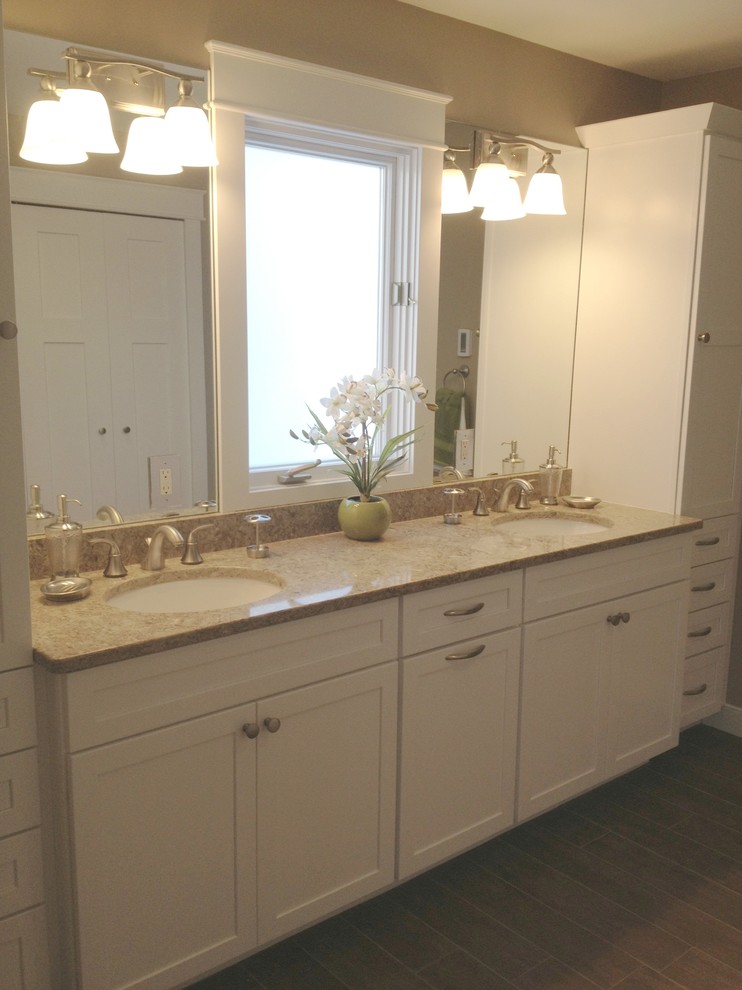 Mid-sized transitional master bathroom in Detroit with an undermount sink, shaker cabinets, white cabinets, a freestanding tub, beige tile, an alcove shower, a one-piece toilet, travertine, beige walls, dark hardwood floors, granite benchtops, brown floor and a hinged shower door.