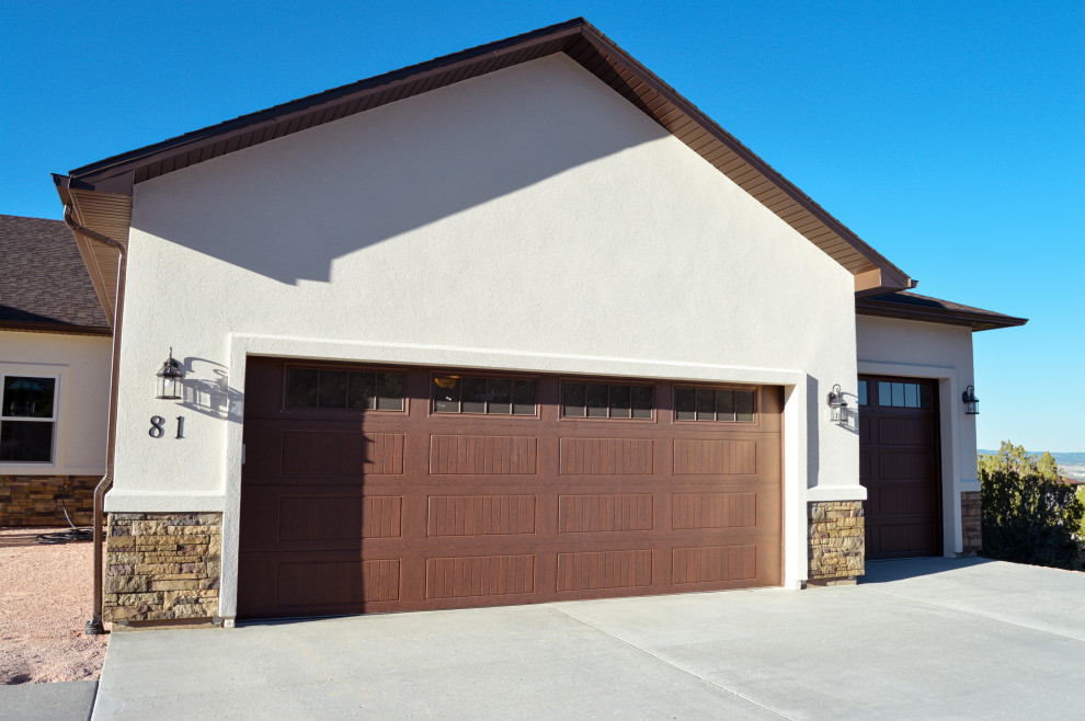 Eagles View - Garage