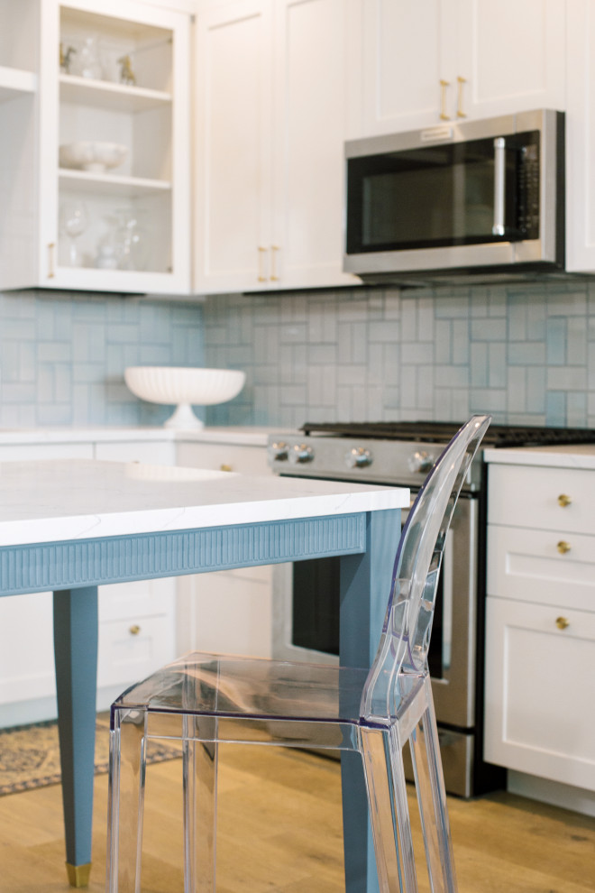 Kitchen - transitional kitchen idea in Austin