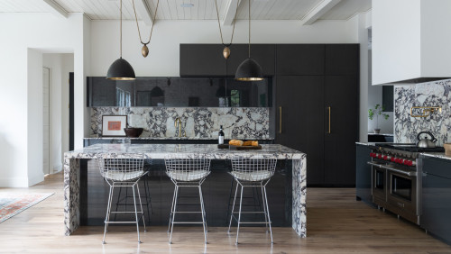 Bold monochromatic kitchen style for IKEA kitchen styling ideas with dramatic contrast and contemporary cabinet design.