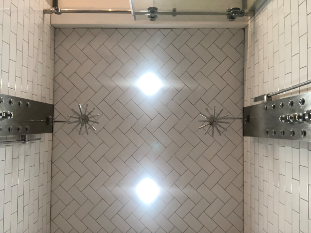 Bathroom - master bathroom idea with granite countertops and multicolored countertops