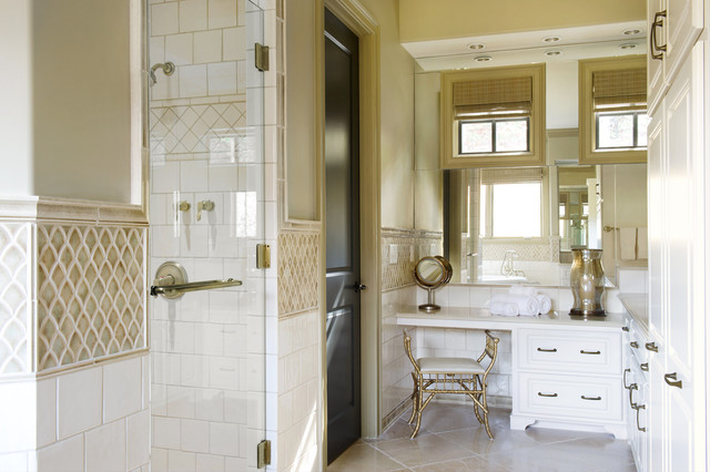 Transitional Mountain Retreat, Full Home Design klassisch-badezimmer