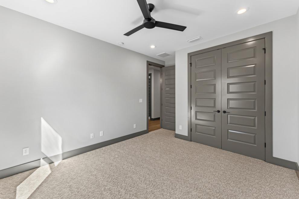 Example of a transitional home design design in Miami