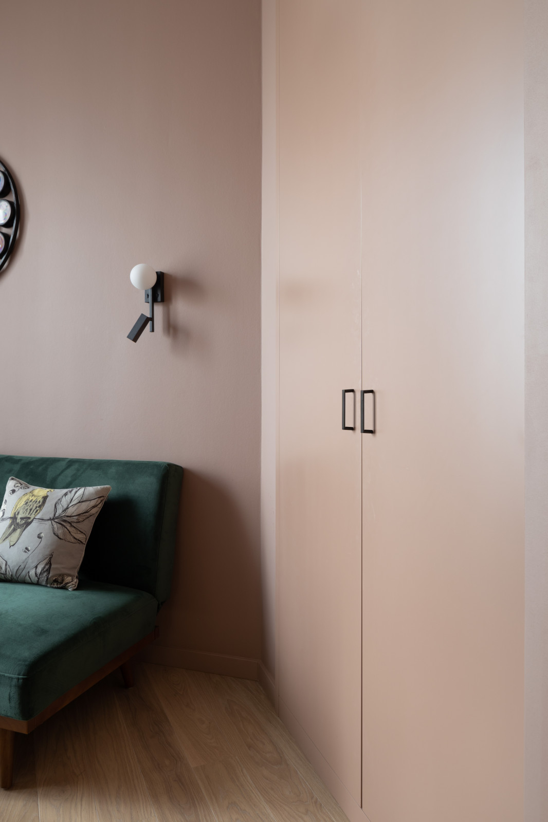 квартира с попугаями