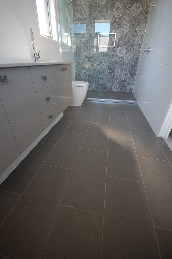 Inspiration for a contemporary bathroom in Brisbane.