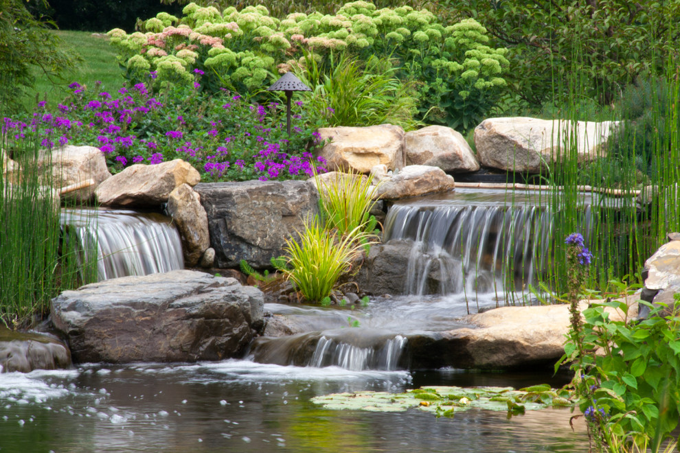 Design ideas for a traditional garden in Philadelphia with a water feature.