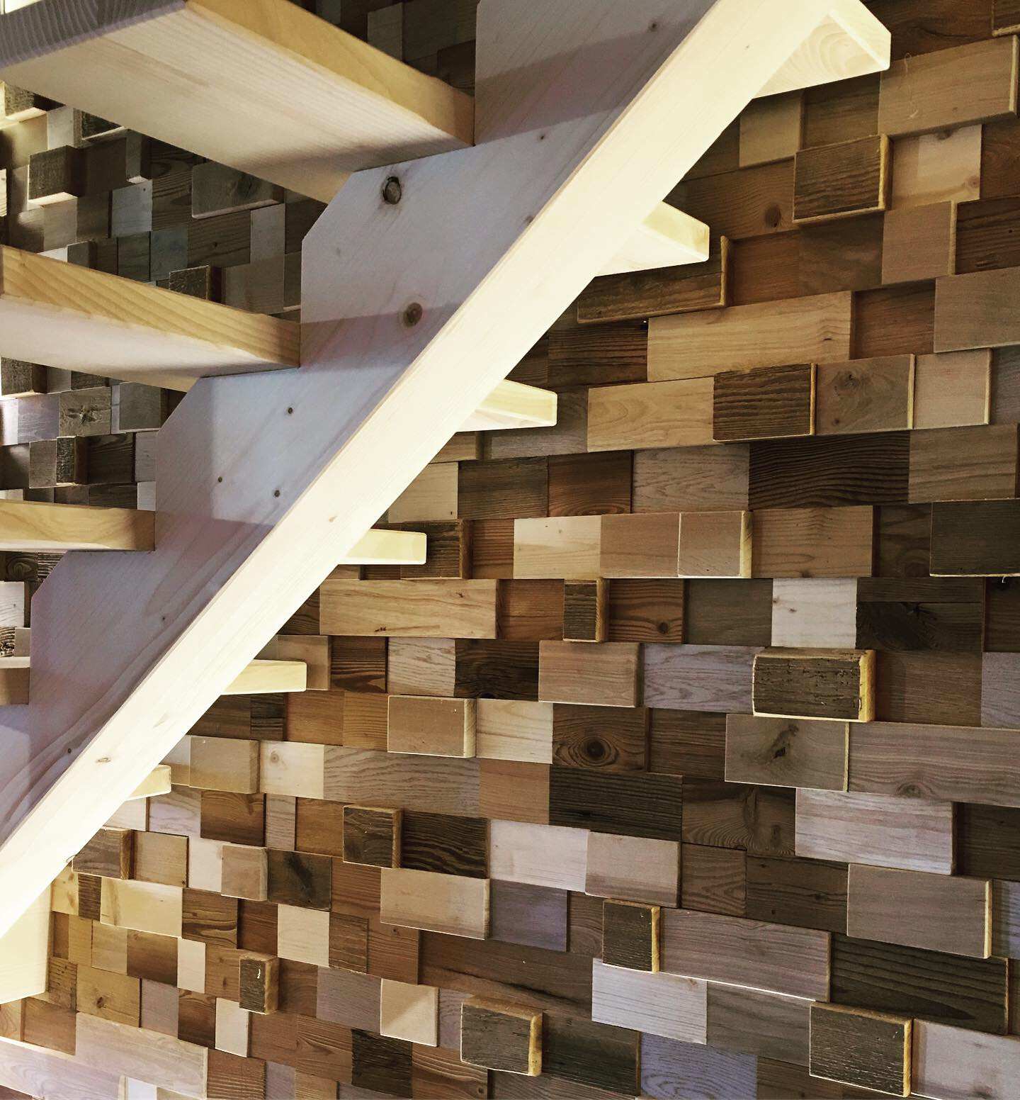 AGENCEMENT MURAL EN BOIS