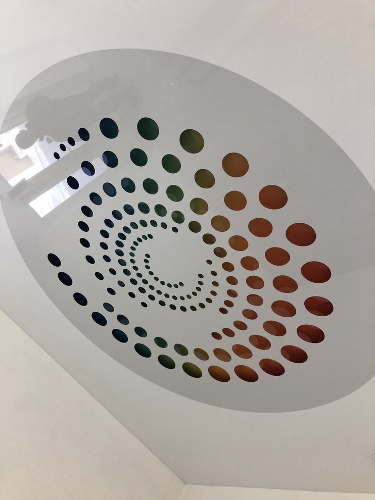 Перфорированный натяжной потолок в офисе