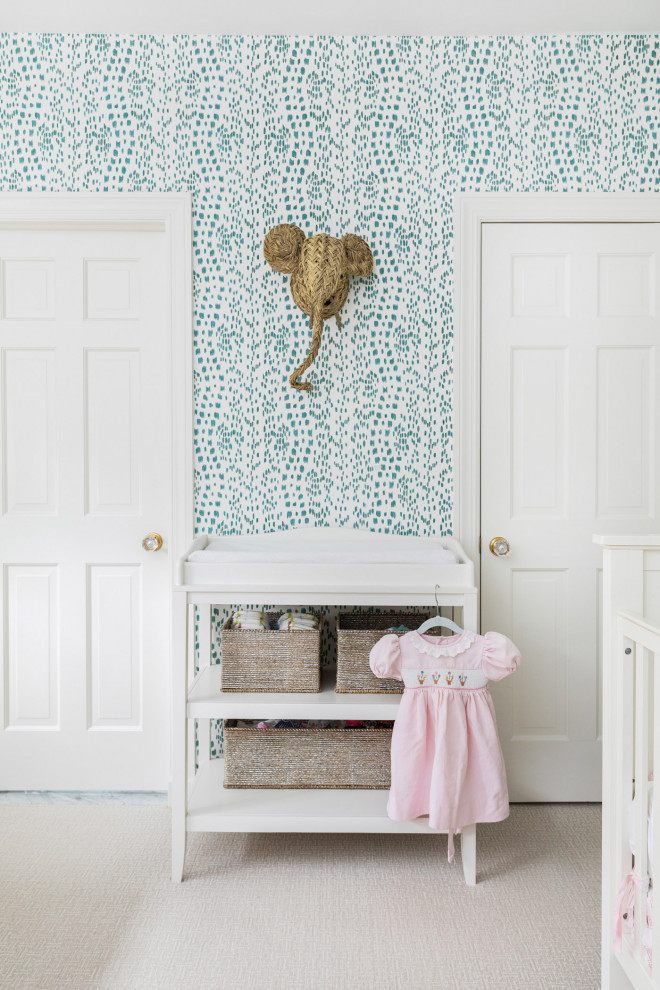 Foto de habitación de bebé niña clásica renovada grande con paredes azules, moqueta, suelo beige, todos los diseños de techos y todos los tratamientos de pared