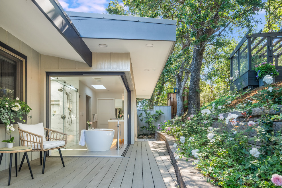 Inspiration for a contemporary bathroom remodel in San Francisco