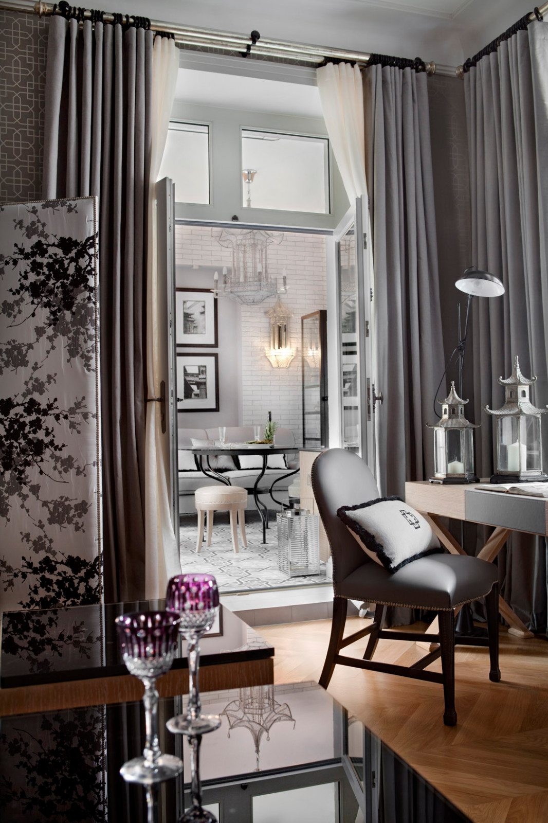 В серой дымке