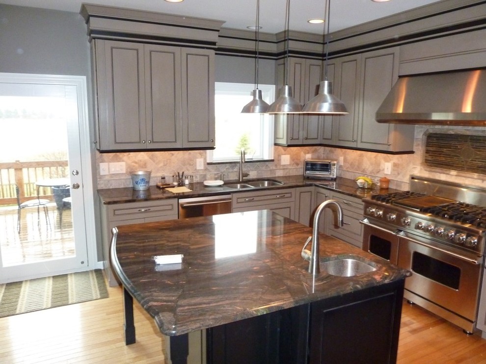 Inspiration for a transitional kitchen remodel in Chicago