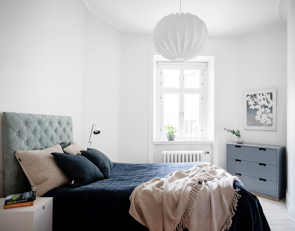 Inspiration for a traditional bedroom in Gothenburg.