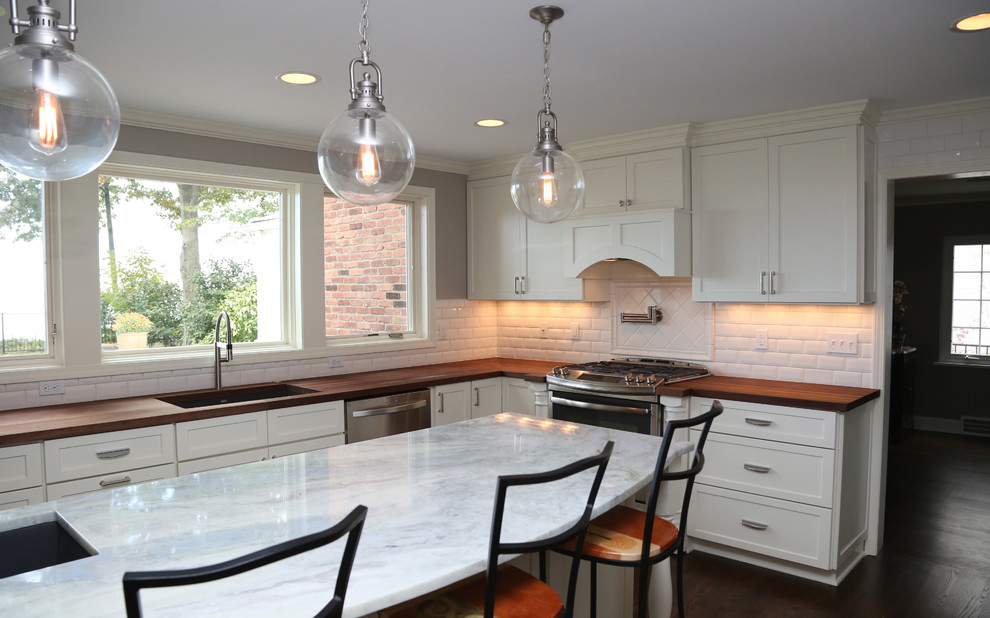 Inspiration for a transitional home design remodel in Cleveland