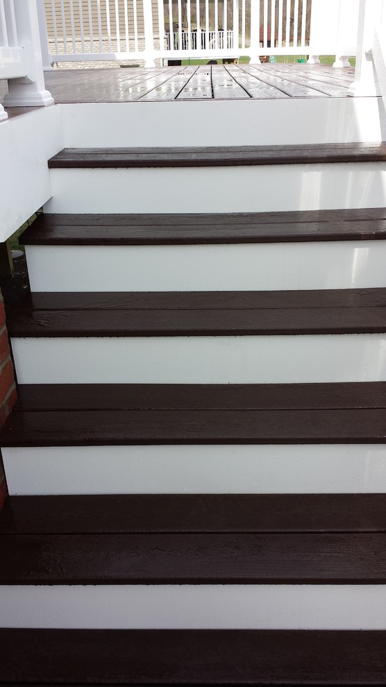 Mid-sized elegant backyard deck photo
