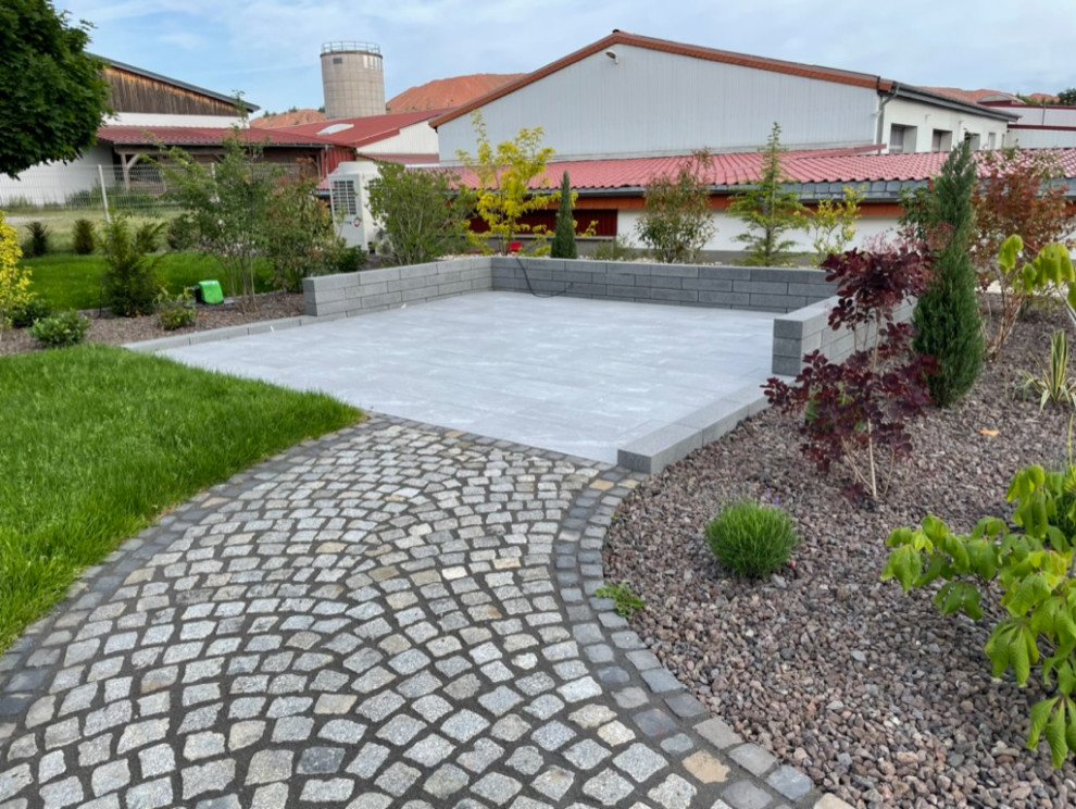 Moderne Gartenmauer in Sonstige