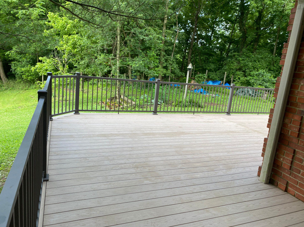 Inspiration for a transitional deck remodel in Cincinnati
