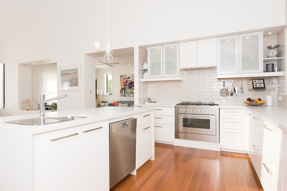 Inspiration for a contemporary kitchen in Perth.
