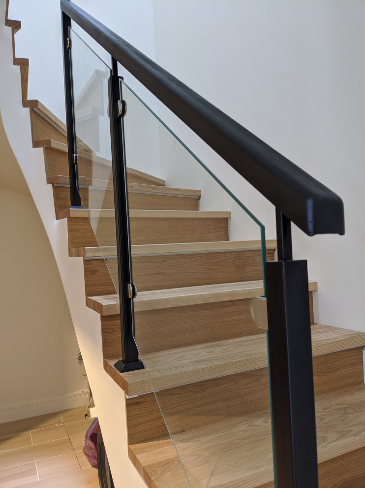 Лестница в стиле лофт со стеклом