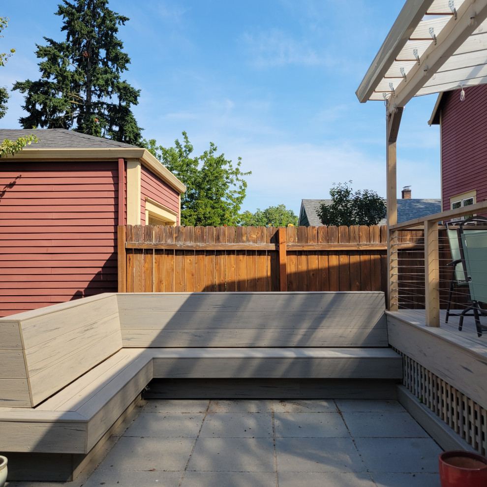 Foto di un giardino xeriscape american style esposto a mezz'ombra di medie dimensioni e davanti casa in estate con pavimentazioni in cemento