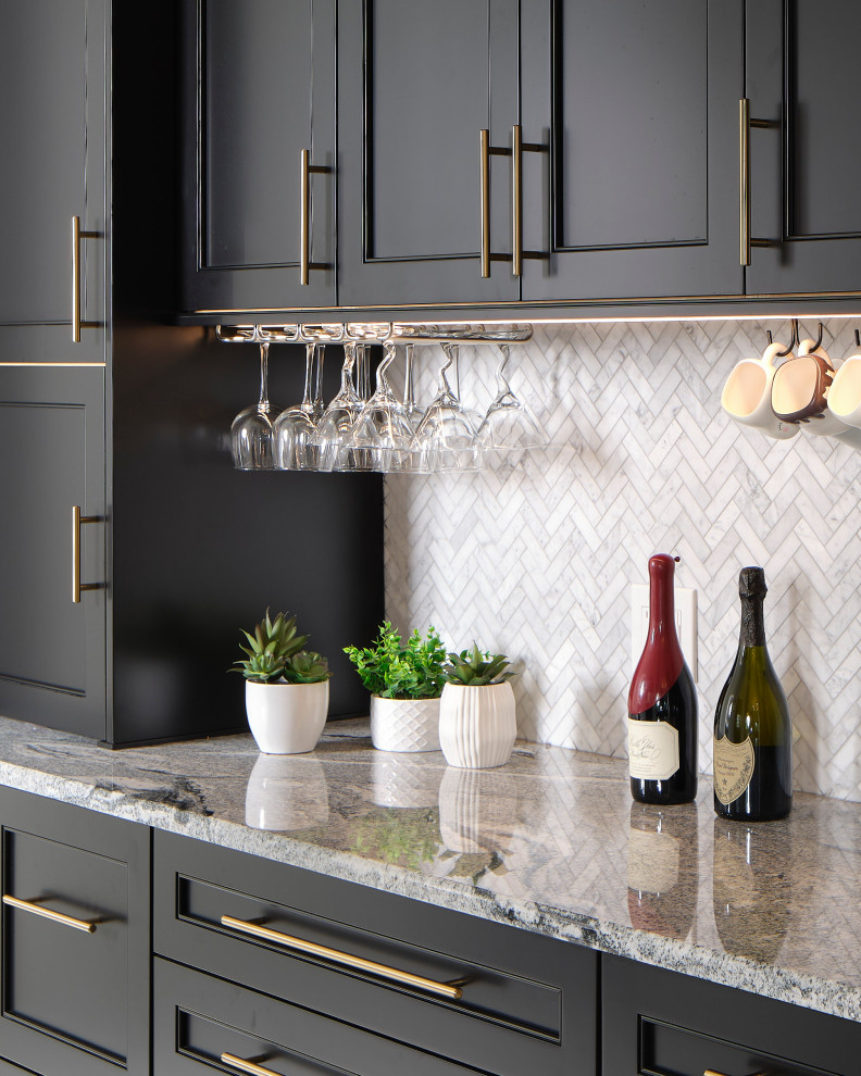 Sexy Black Kitchen ホームバー ニューヨーク Julie Deuble Houzz (ハウズ)