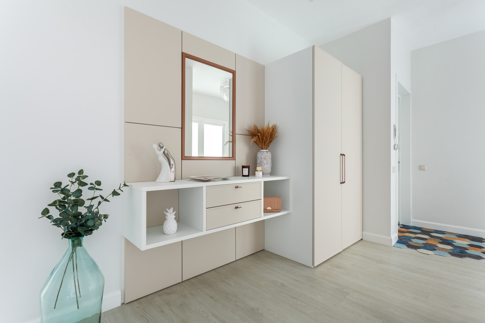 Воздушная квартира с яркими акцентами