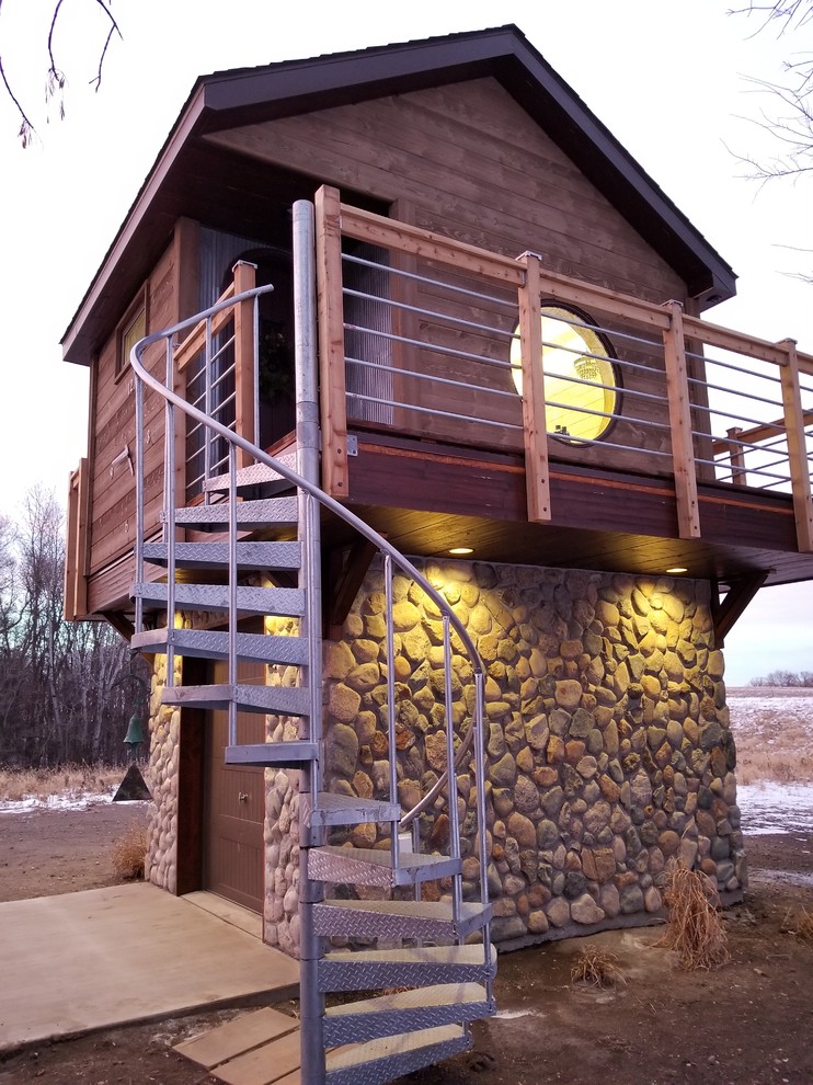 Home design - small rustic home design idea