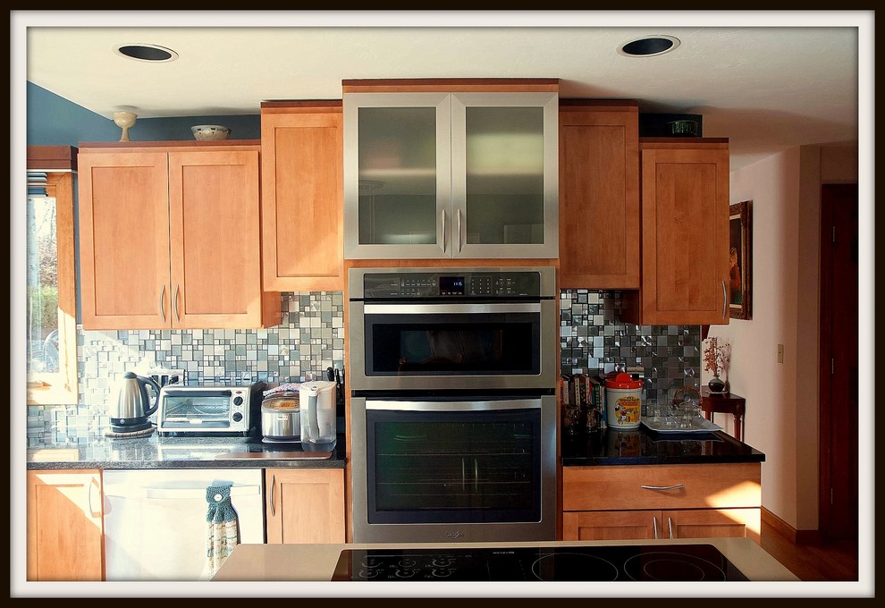 Kitchen - transitional kitchen idea in Boston