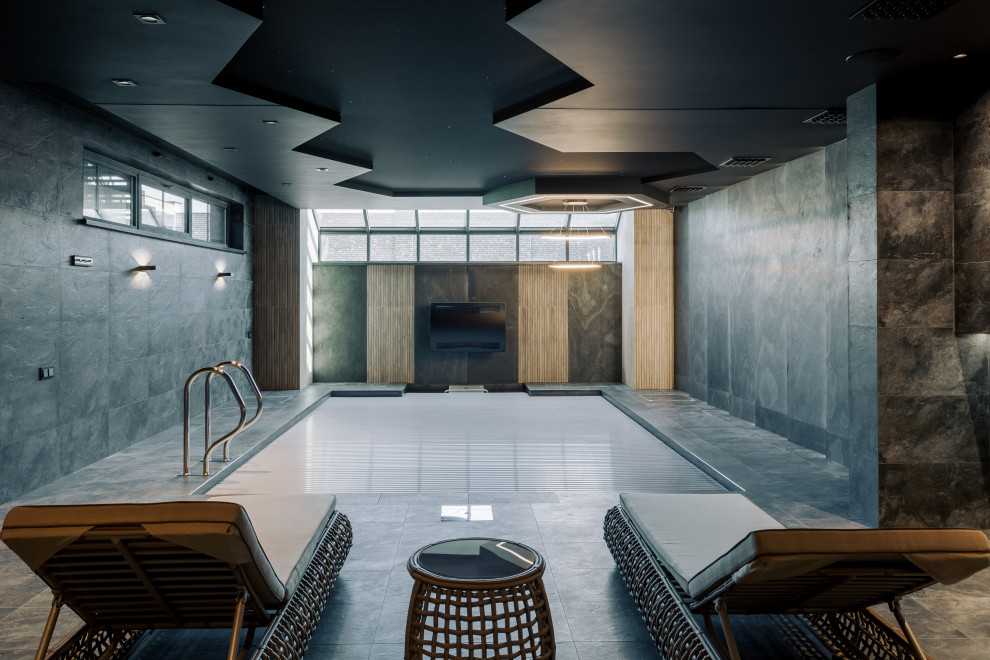 Сауна с бассейном в цоколе частного дома.