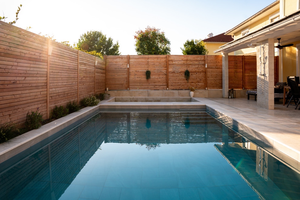 Moderner Pool in Sonstige