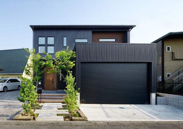 つながりの家 moderno-fachada