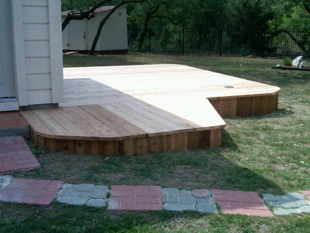Inspiration for a mid-sized arts and crafts backyard deck in Austin with no cover.