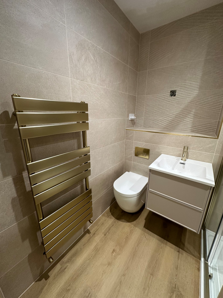 Modern Main Bathroom in Basingstoke
