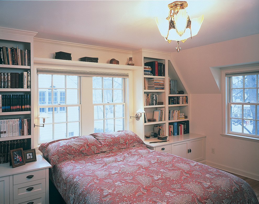 Photo of a traditional bedroom in Minneapolis.