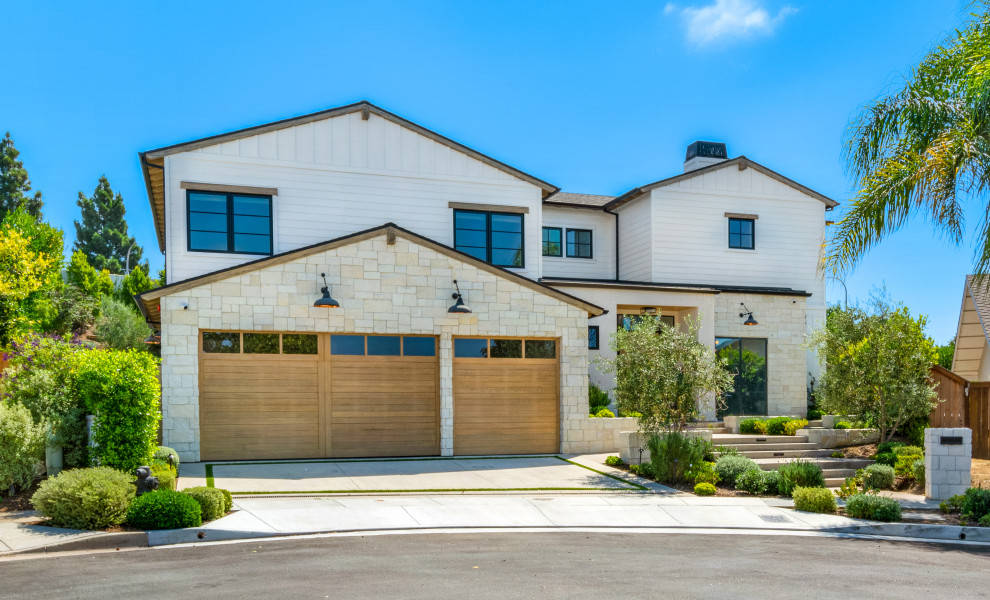 Home design - transitional home design idea in Orange County