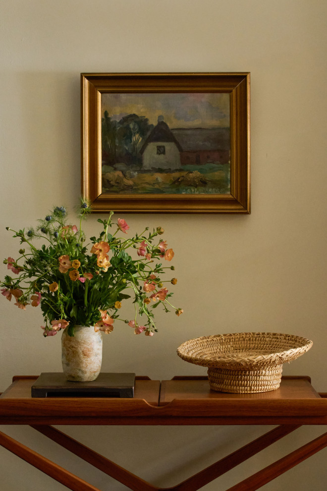 Inspiration for a transitional home design remodel in Chicago