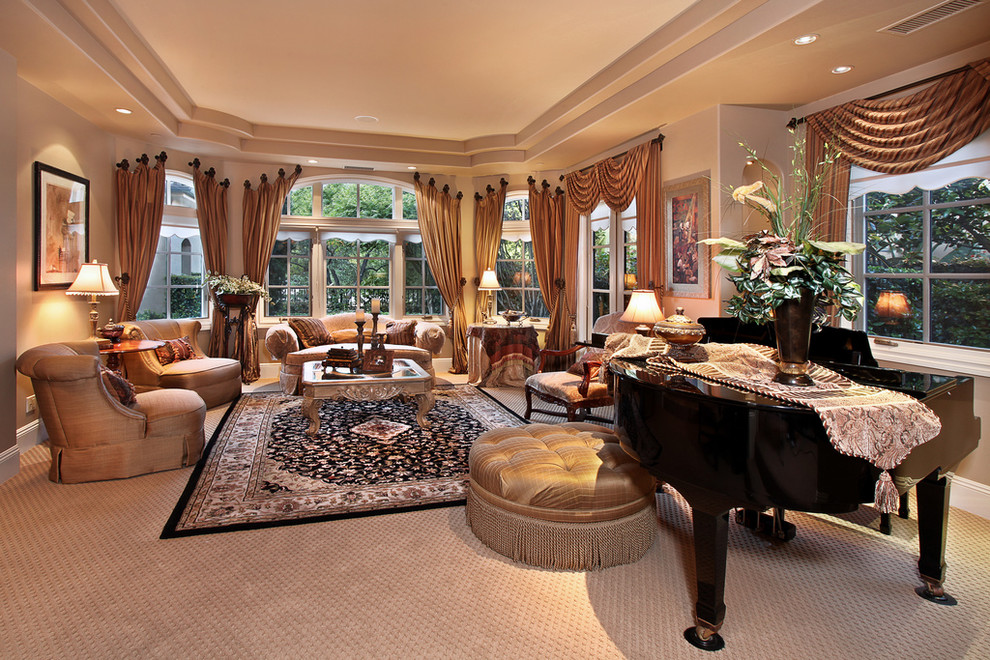 Photo of a traditional living room in Orange County.
