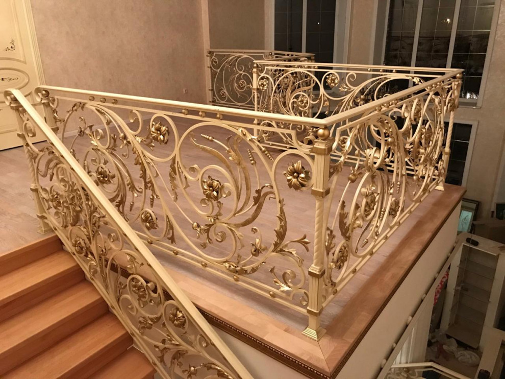 Кованые ограждения в доме.