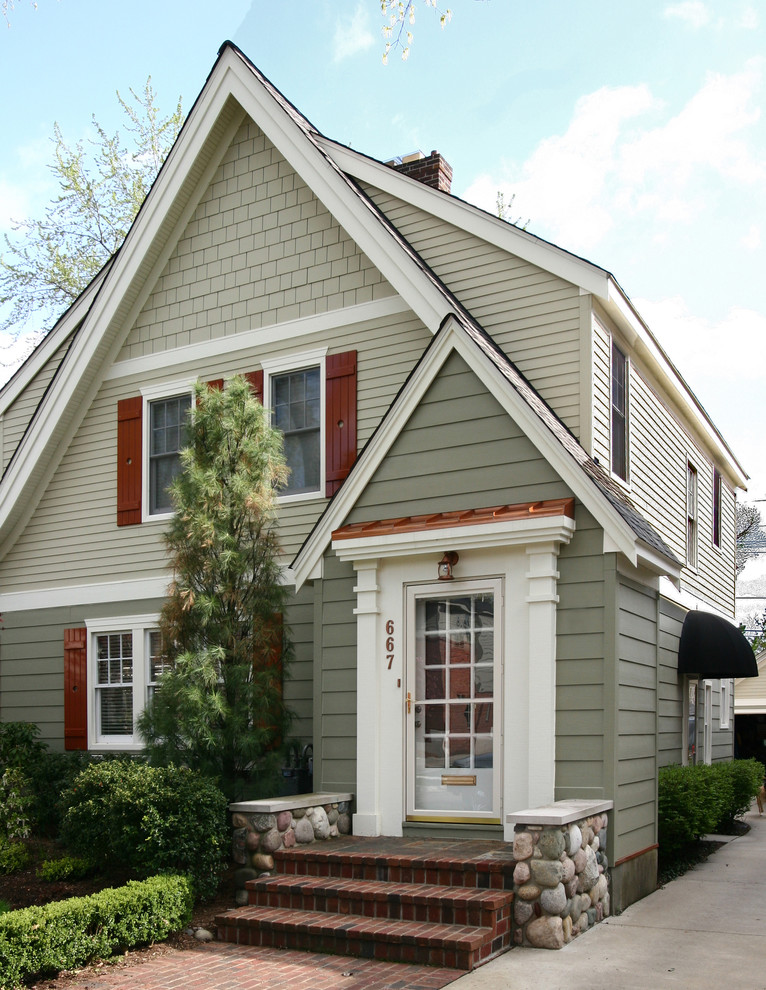 Design ideas for a mid-sized traditional two-storey beige exterior in Detroit with mixed siding and a gable roof.