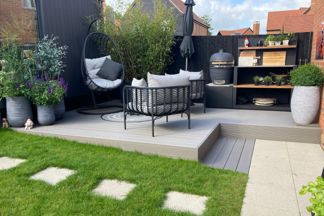 Outdoor kitchen in Winchester, Hampshire modern-terrace
