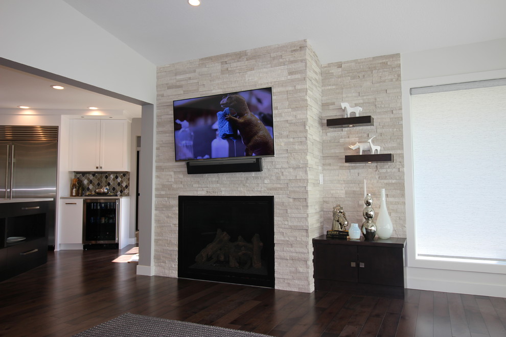 Home design - transitional home design idea
