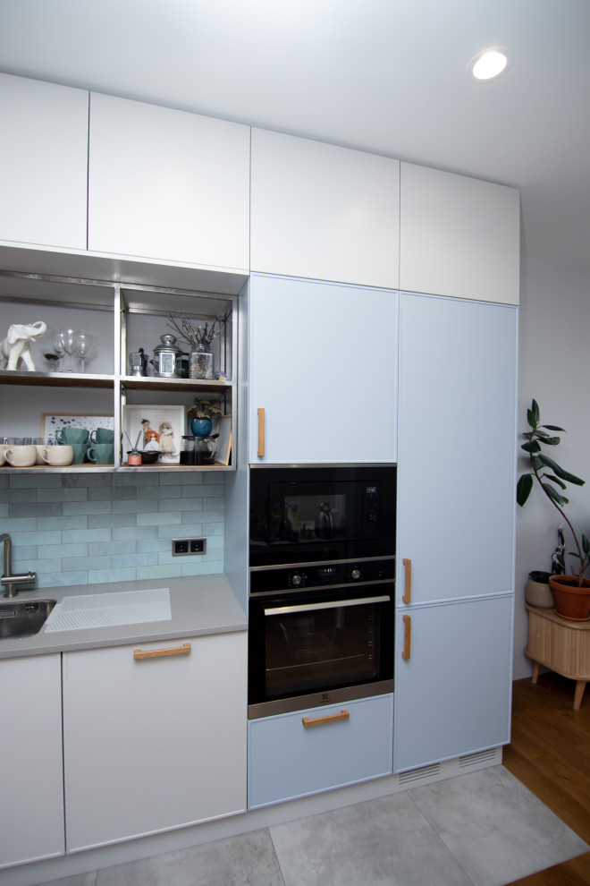 Светлая кухня в неоклассическом стиле