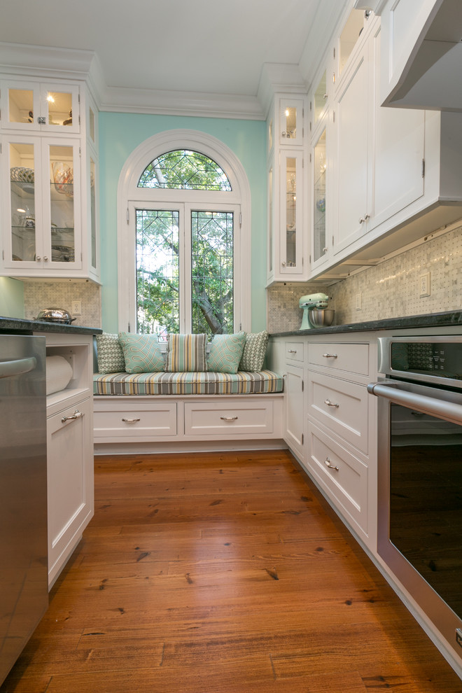 Photo of a kitchen in Charleston.