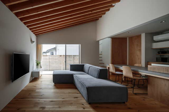 House in Sinnari retro-salon