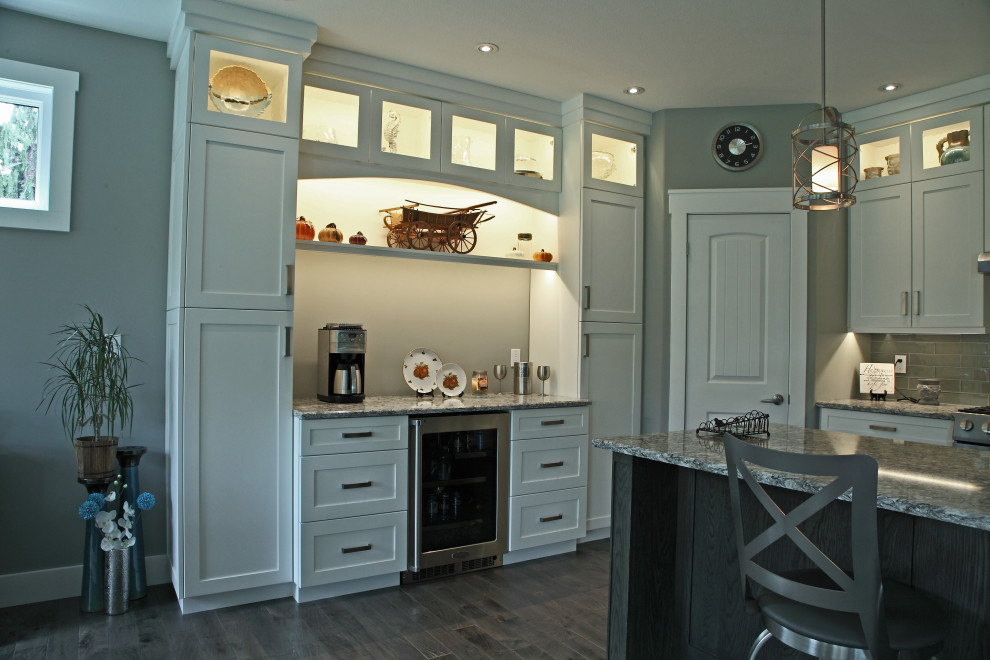 Inspiration for a transitional kitchen remodel in Toronto