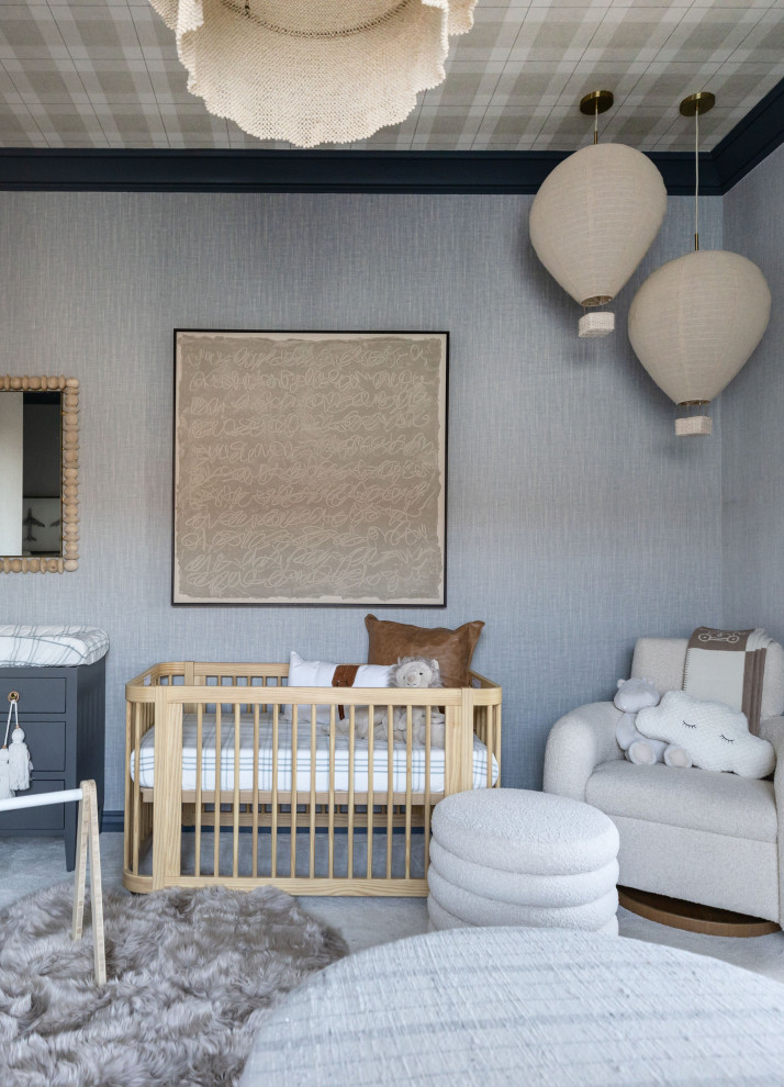 Modelo de habitación de bebé niño marinera grande con paredes azules, moqueta, suelo beige, papel pintado y papel pintado